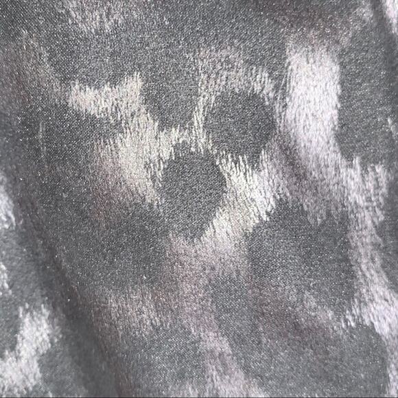 Chico’s Zenergy 0 animal cheetah print zippered moto jacket size 4 B141 - Picture 3 of 4
